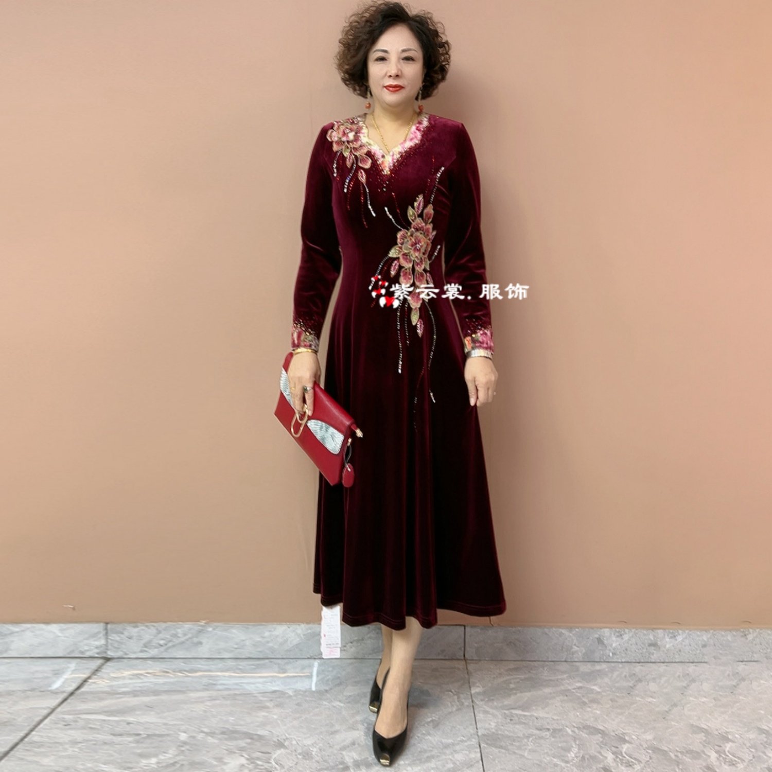 重工刺绣高贵中老年女装连衣裙春秋冬季金丝绒气质妈妈装婚礼服裙