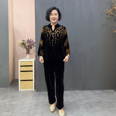 秋冬中老年丝绒洋气烫钻烧花大码宽松遮肉妈妈装上衣气质长袖小衫