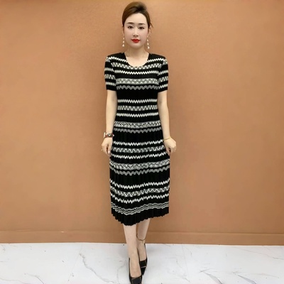 冰丝褶皱连衣裙修身显瘦短袖圆领碎花裙夏季妈妈薄款凉快减龄长裙