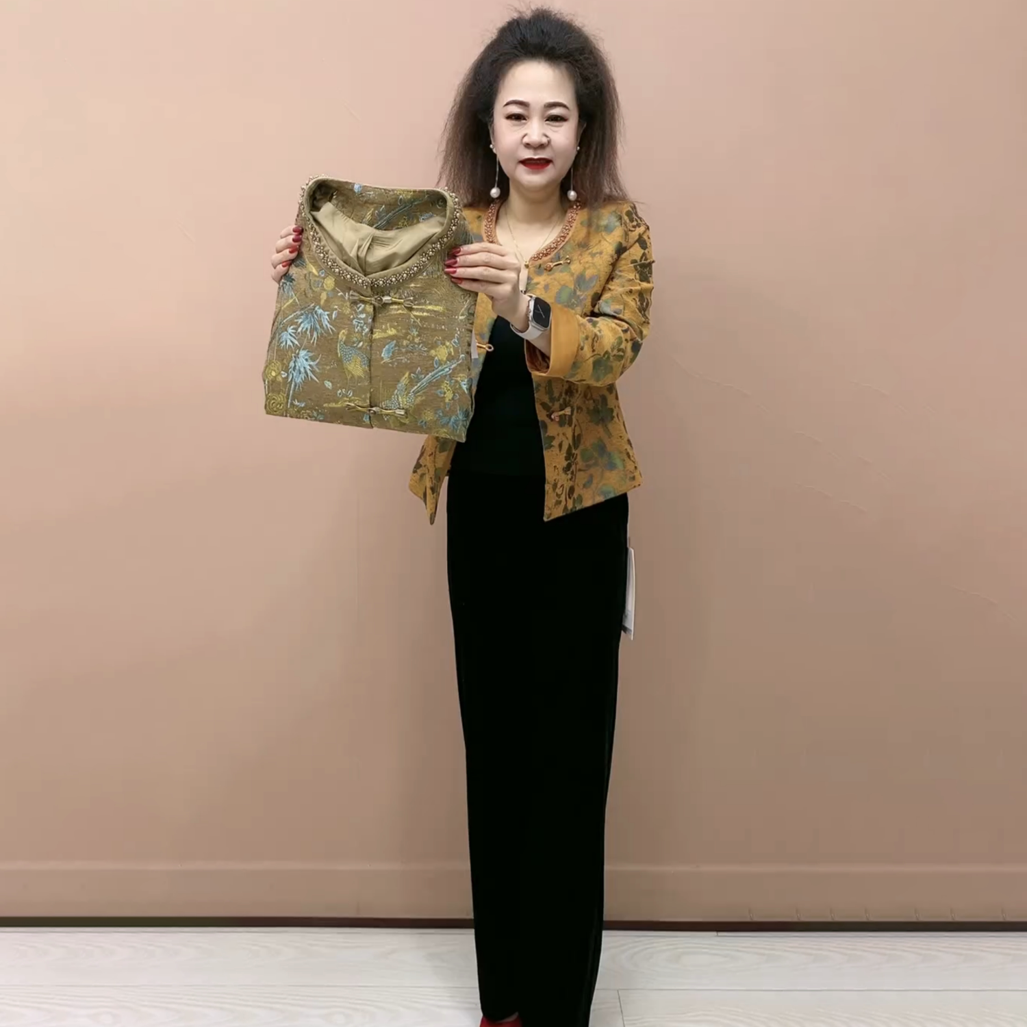 春季重工串珠外套女士气质短款宽松时尚百搭休闲妈妈圆领大码开衫