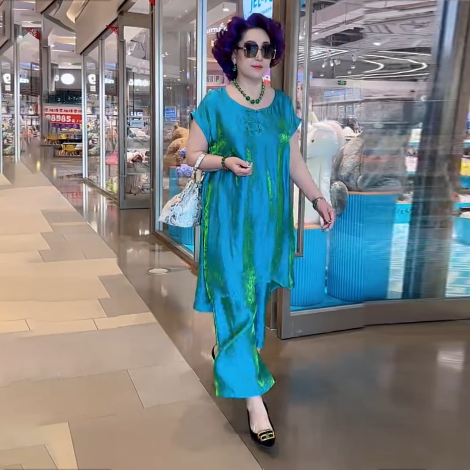 时尚洋气妈妈装不规则长款浮光锦上衣宽松遮肉阔腿裤大码两件套女
