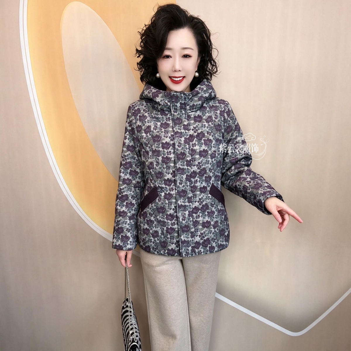 时尚连帽棉服冬季加厚棉袄保暖棉衣中老年妈妈装洋气时尚花色外套