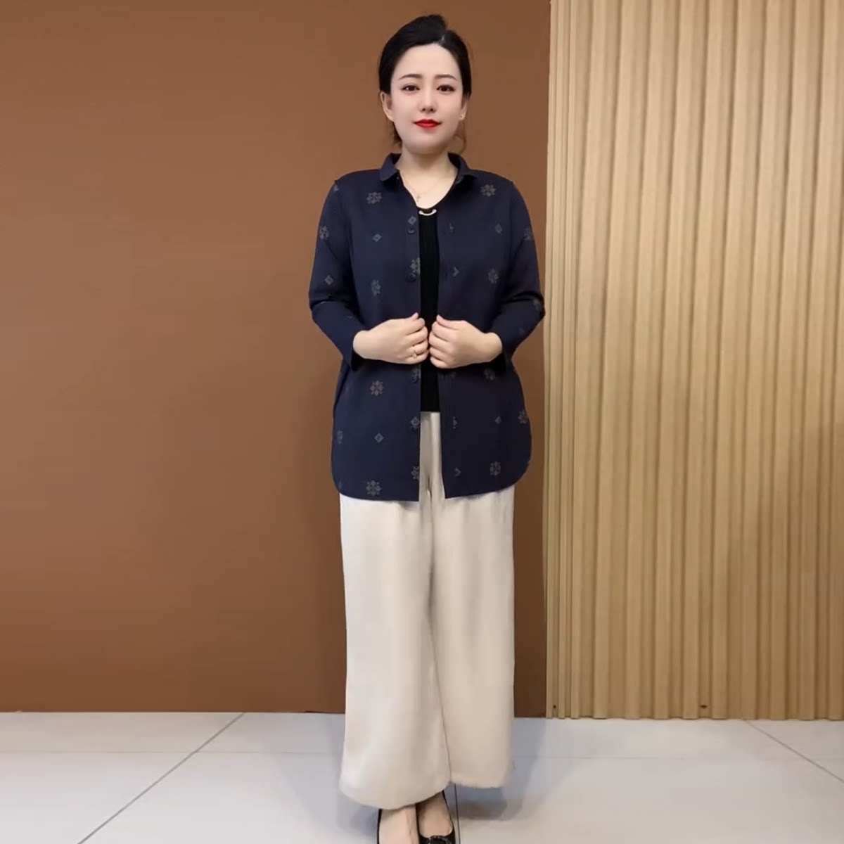 妈妈春秋风衣外套中长款中老年时尚休闲宽松大码翻领弹力大码上衣