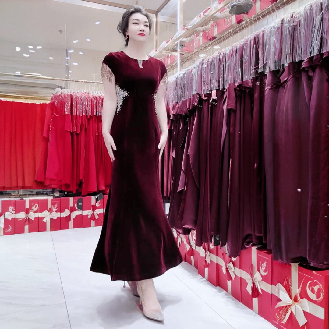 喜婆婆婚宴短袖妈妈结婚洋气丈母娘礼服丝绒重工长款鱼尾连衣裙