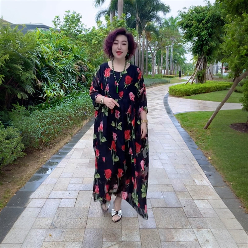 高端气质夏季新款短袖中年妈妈复古碎花大码遮肉长款连衣裙沙滩裙