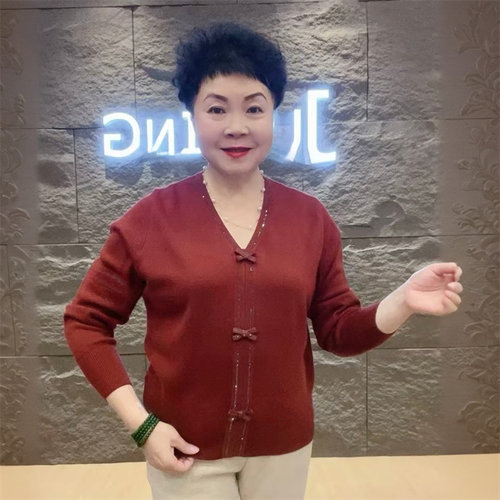 高端时尚年轻妈妈烫钻打底毛衫秋冬长袖洋气宽松显瘦遮肉针织毛衣