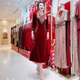 秋冬妈妈装镶钻改良旗袍连衣裙减龄大码丝绒气质喜婆婆敬酒礼服裙