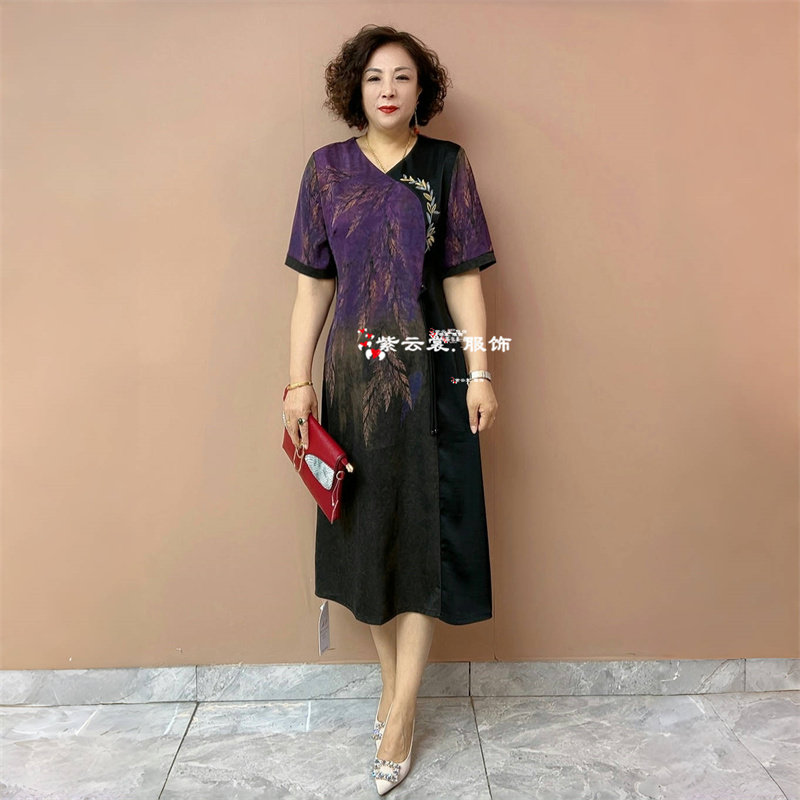 妈妈夏装国风重磅真丝短袖连衣裙中老年宽松遮肉减龄气质时尚长裙