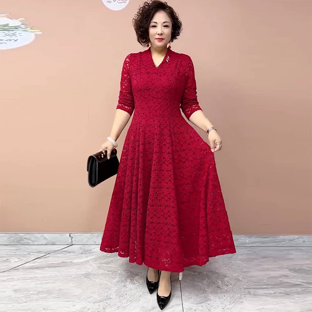 长款蕾丝妈妈装大摆连衣裙