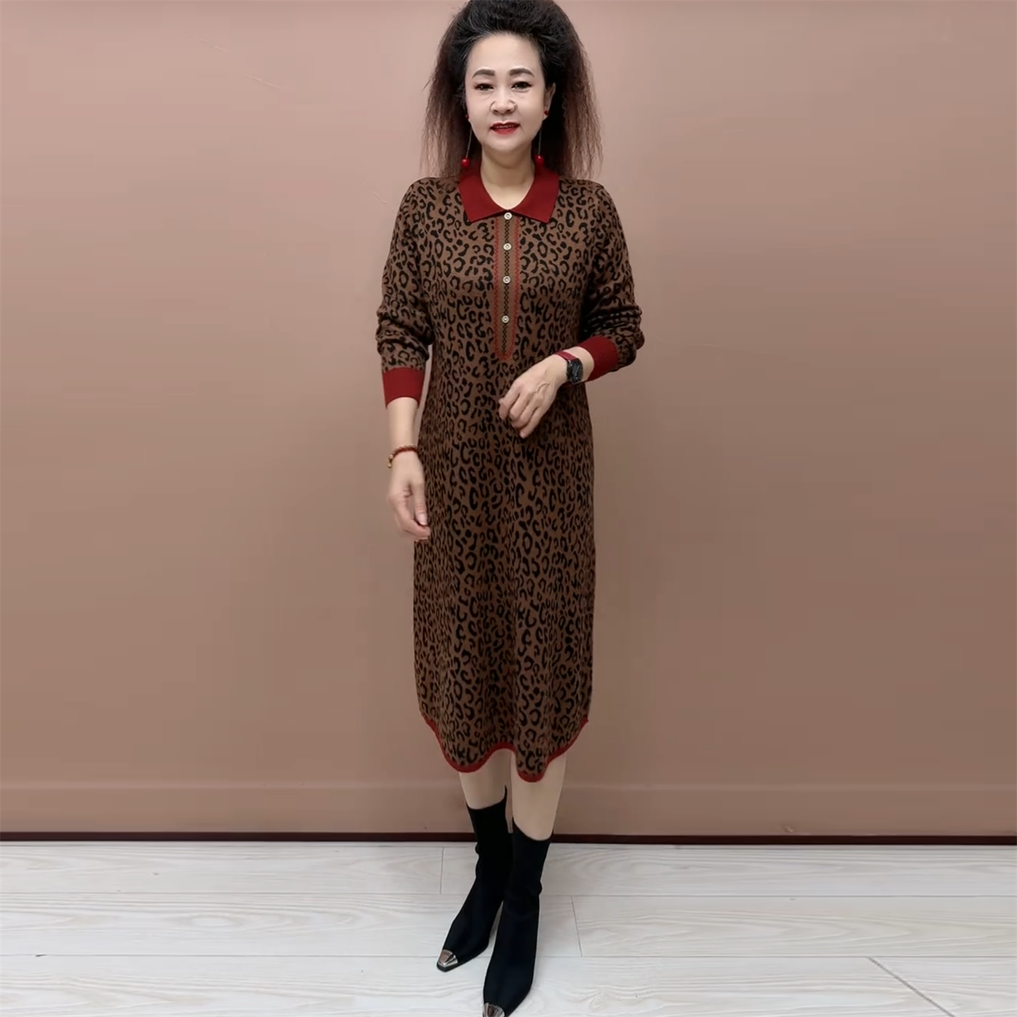 妈妈针织连衣裙时尚气质宽松翻领豹纹花色显瘦大码减龄长款毛衣裙