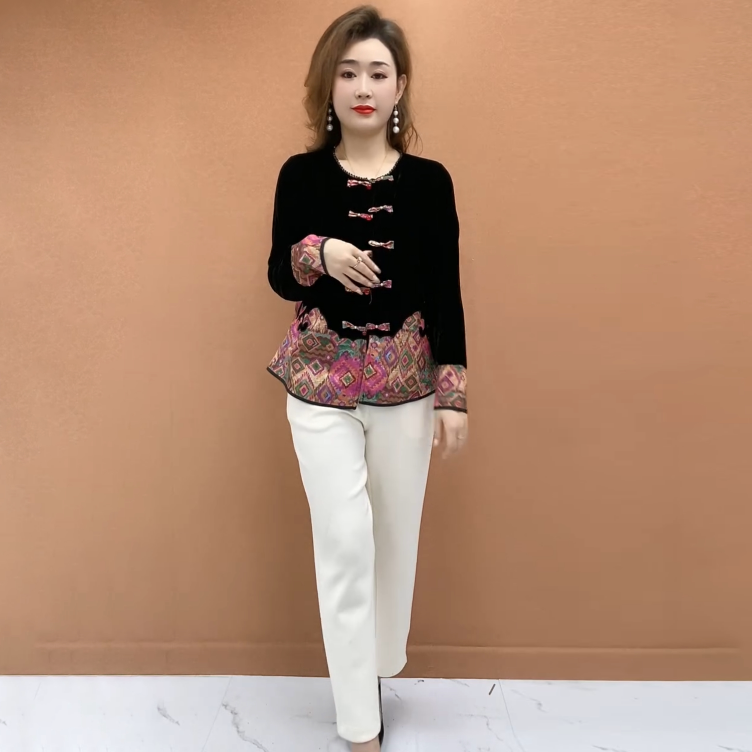 秋冬显瘦盘扣丝绒拼接开衫中老年妈妈装洋气百搭减龄圆领国风外套