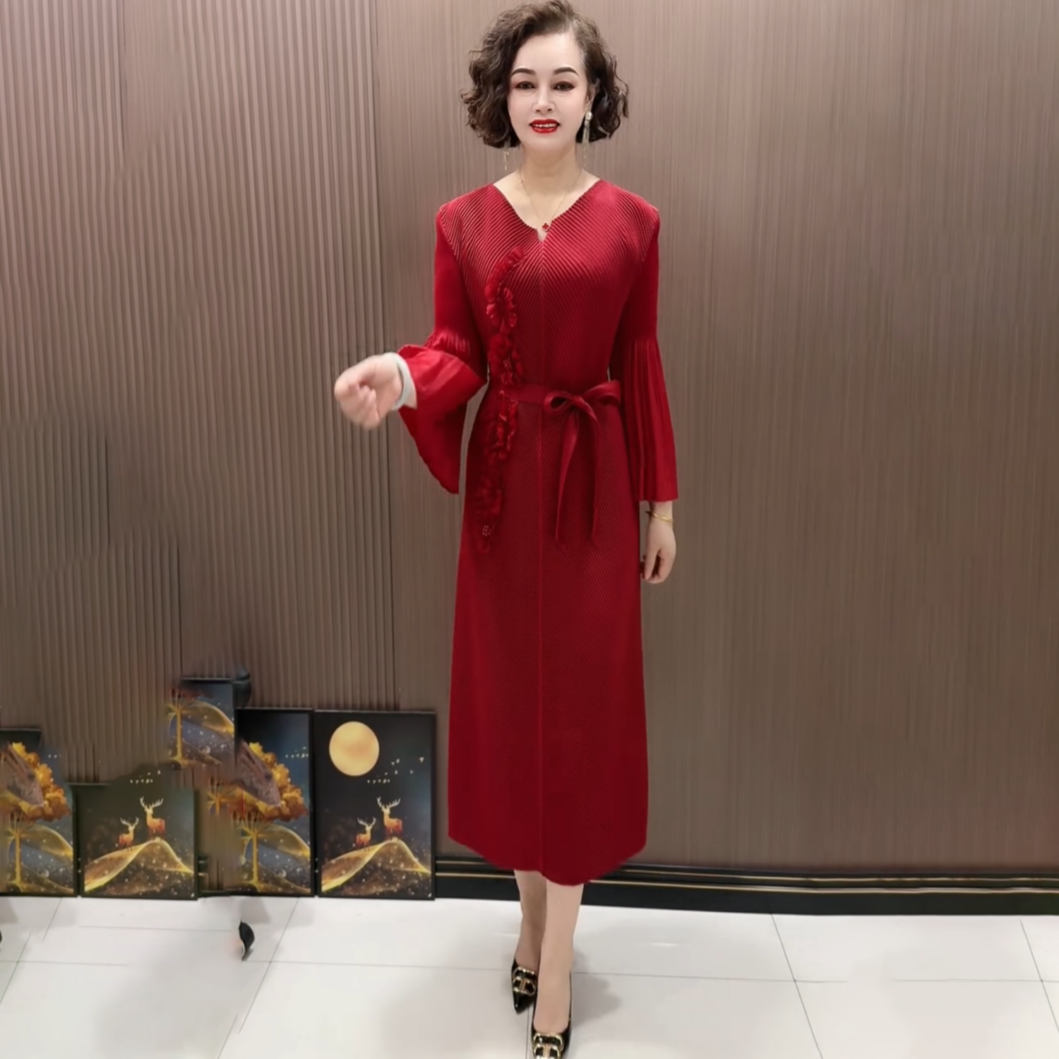 专柜同款气质时尚褶皱连衣裙春季宽松大码过膝显瘦妈妈装百褶长裙