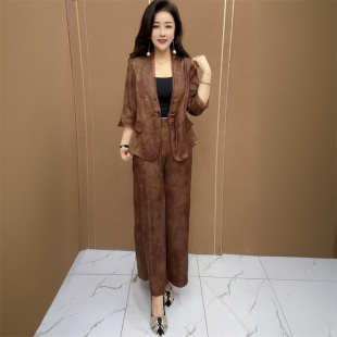 高端中老年妈妈夏季新款V领真丝时尚套装西服阔太太阔腿裤两件套