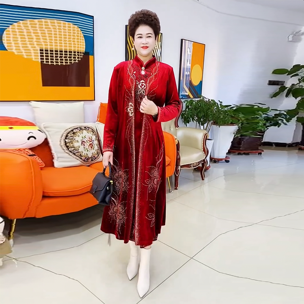 金丝绒重工镶钻喜婆婆风衣外套