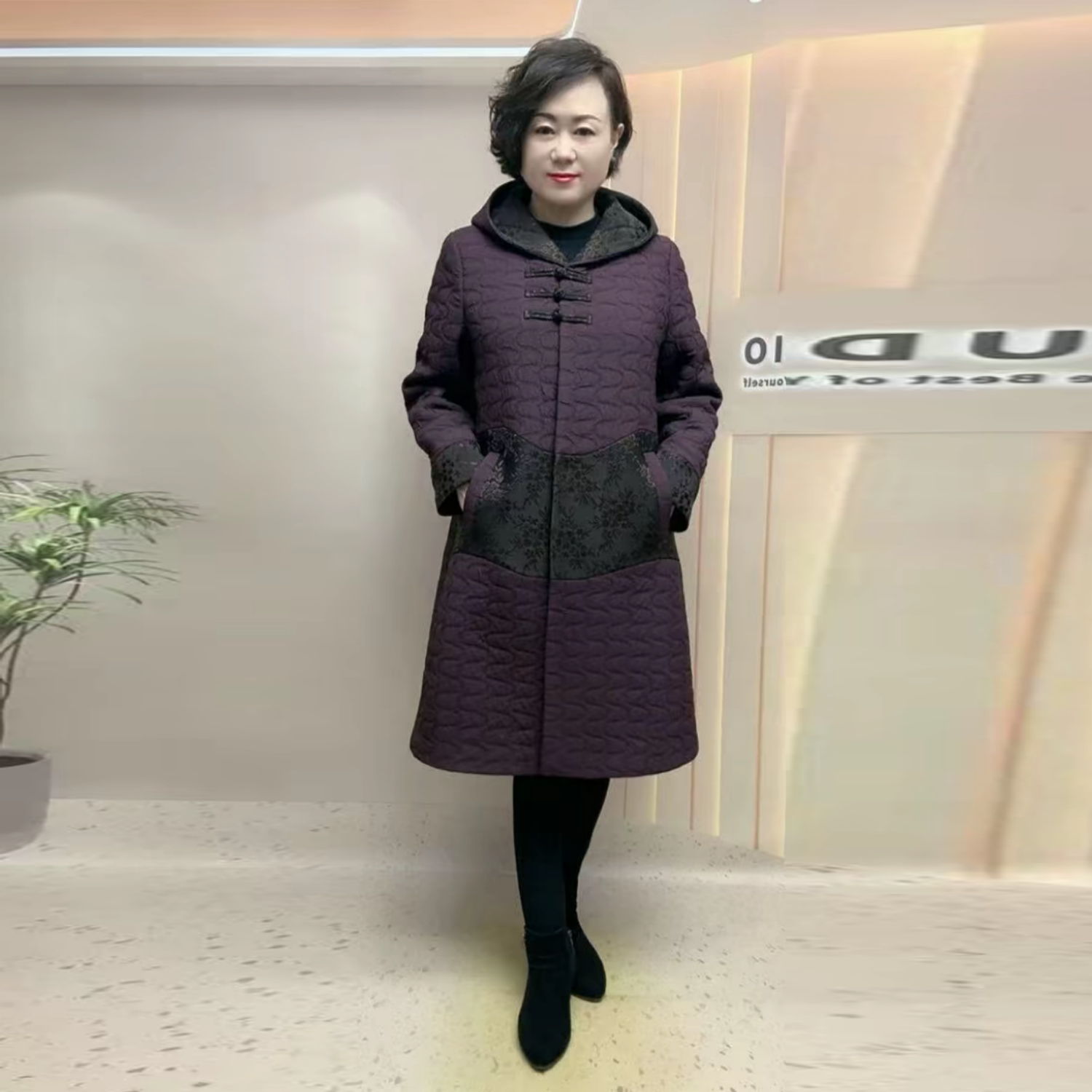 秋冬薄棉保暖连帽大衣女中长款压格夹棉外套中老年妈妈装洋气棉服