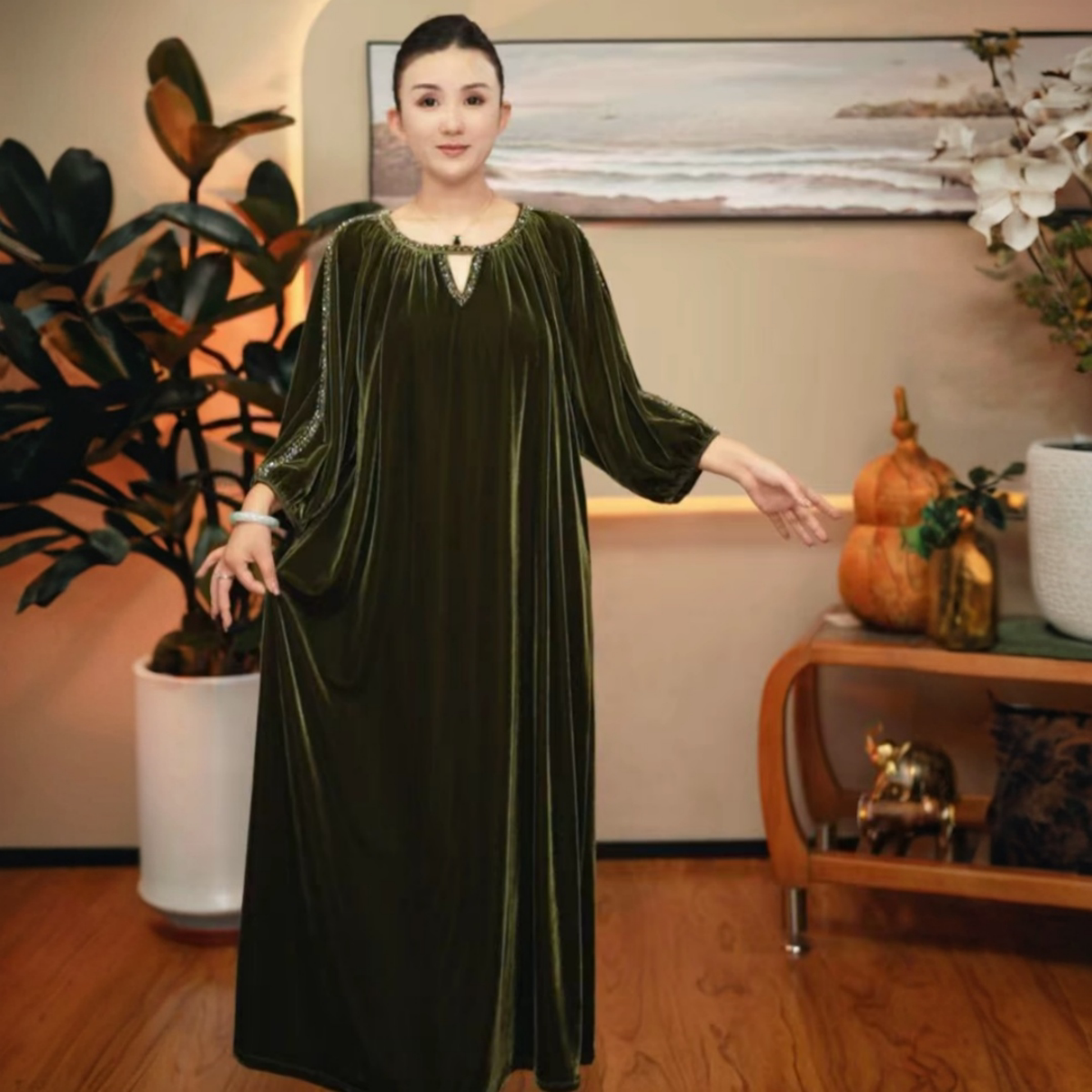 秋装新款高端纯色丝绒连衣裙宽松遮肉大码时尚洋气妈妈装过膝长裙