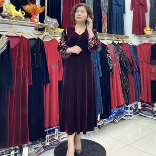 秋冬阔太太中老年妈妈装时尚气质高端进口丝绒大码长款女士连衣裙