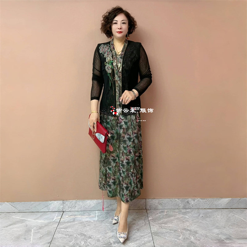 夏季高端新款绣花镶钻妈妈短款长袖防晒外披+吊带连衣裙两件套装