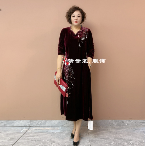 高端贵气妈妈秋冬连衣裙丝绒镶钻裙子显瘦遮肉贵夫人打底时尚长裙