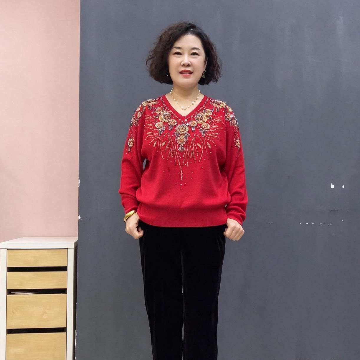 秋冬洋气减龄中年妈妈V领烫钻钉珠针织衫长袖弹力大码打底衫毛衣