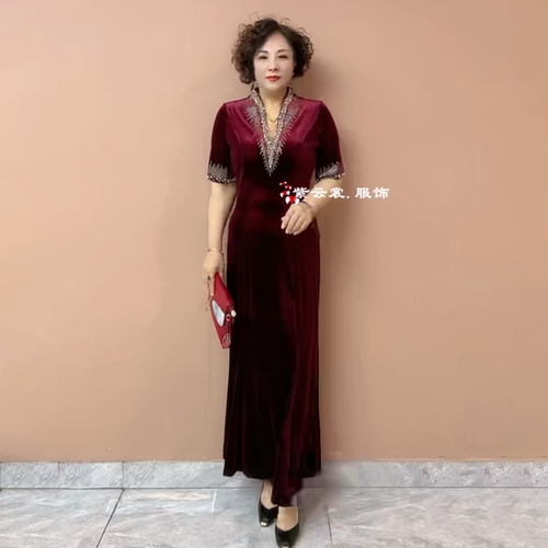 高档喜婆婆婚宴装新款气质长款鱼尾金丝绒连衣裙年轻妈妈婚宴礼服