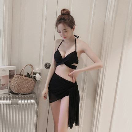 泳衣女高级感2025新款比基尼三件套小胸聚拢性感遮肚显瘦温泉泳装