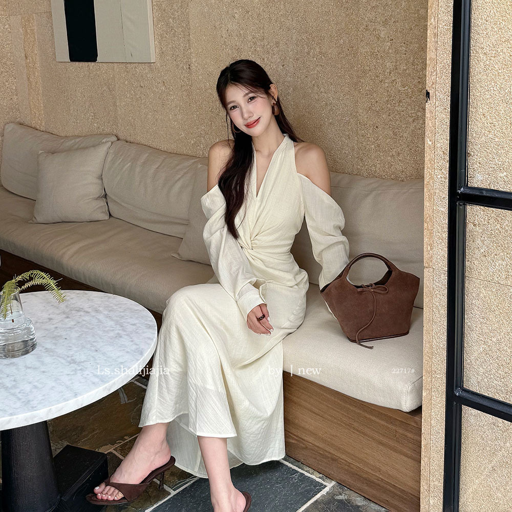 优雅知性扭结露肩连衣裙女 2026早春新款女装22717#