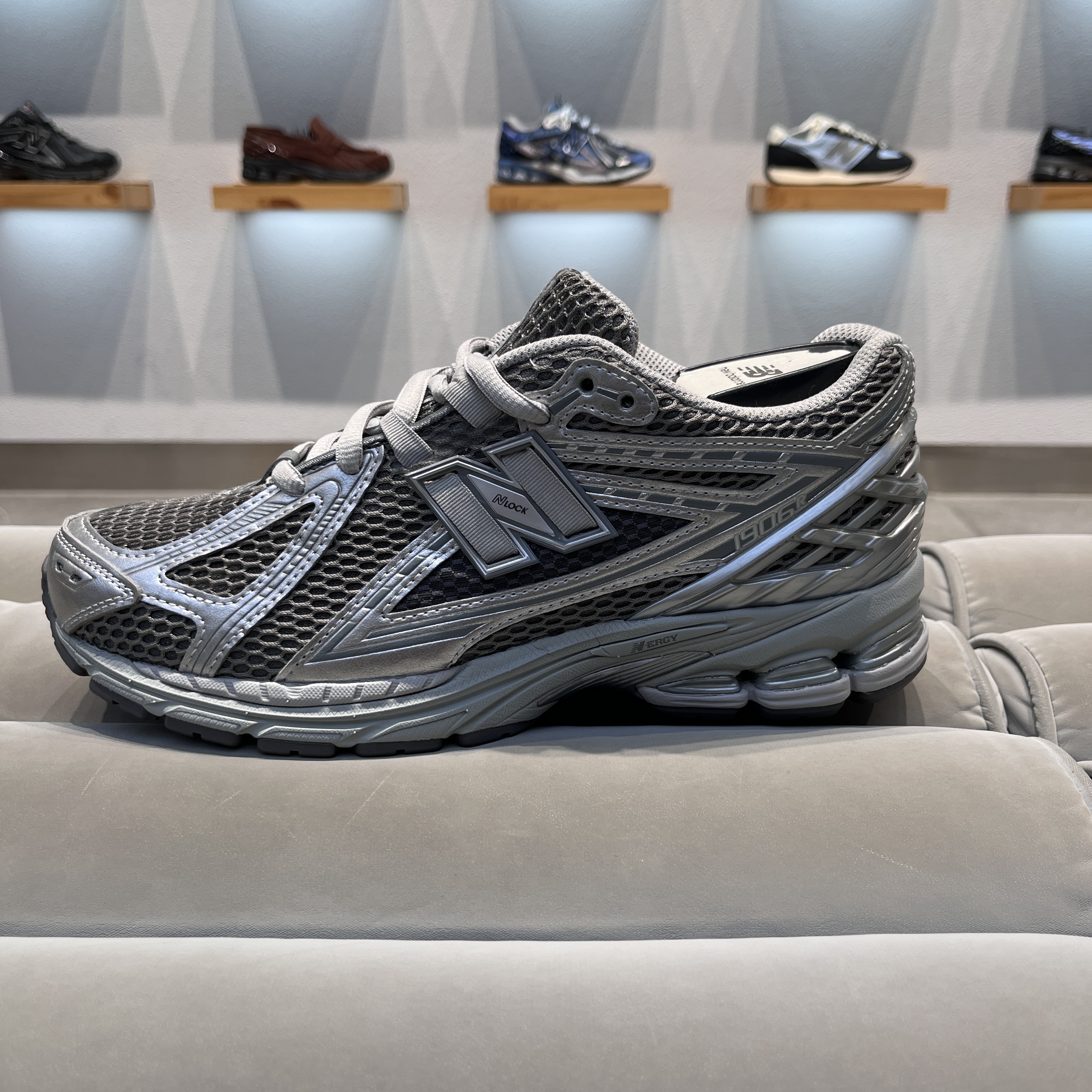 NEW BALANCE NB1906R系列银灰复古百搭舒适休闲跑步鞋M1906REH
