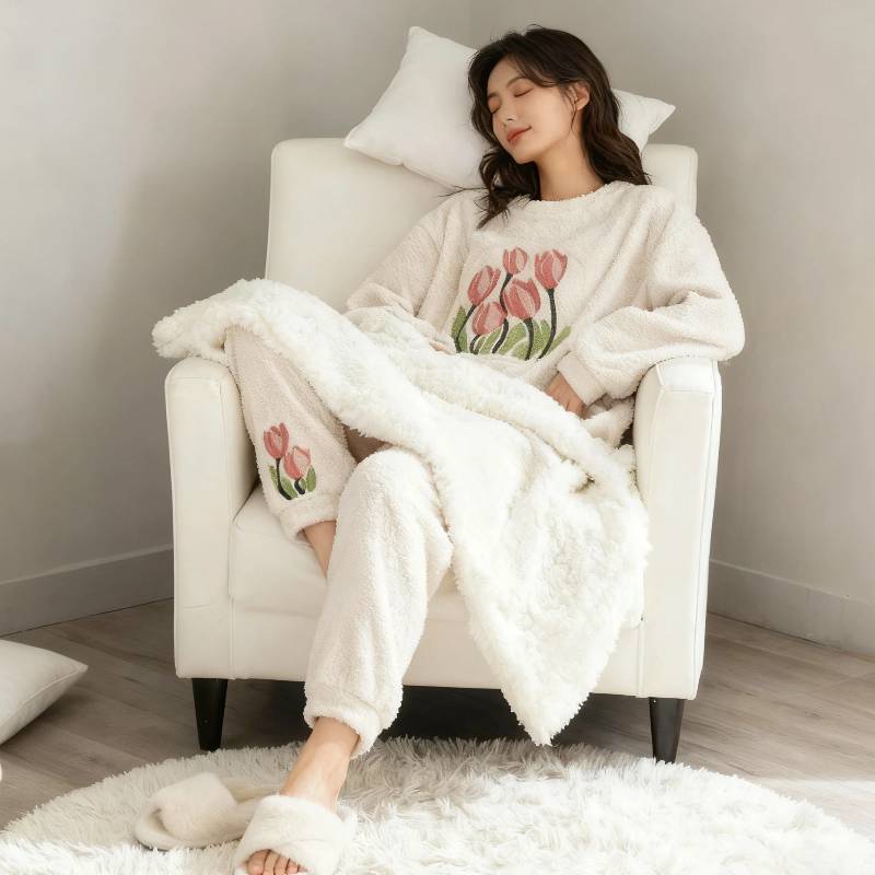 睡衣女士秋冬季珊瑚绒卡通甜美套装软绵绵家居服一件代发工厂直销