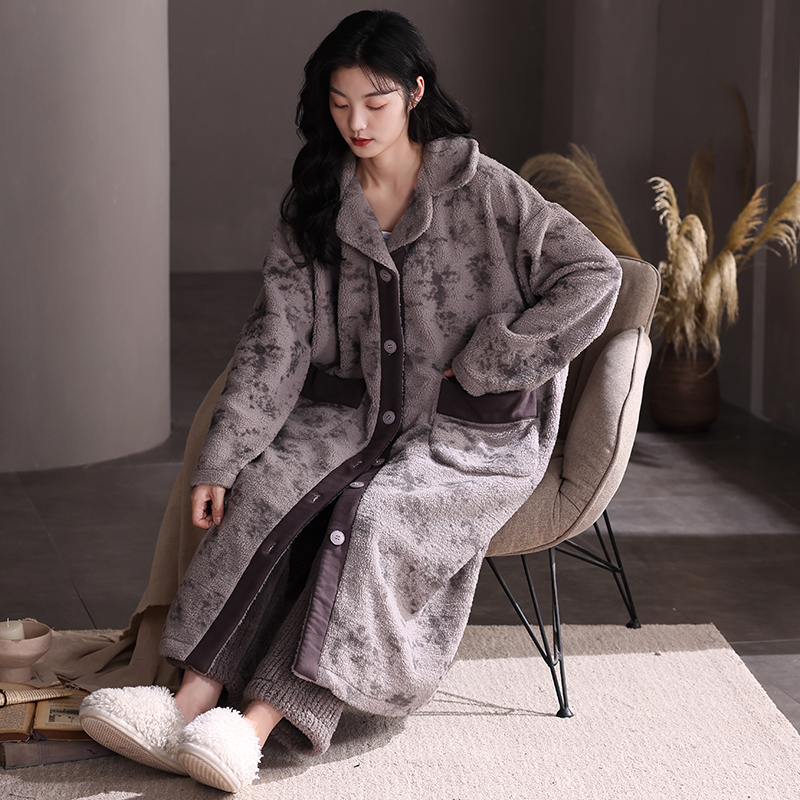 法兰绒睡衣女秋冬保暖珊瑚绒睡袍