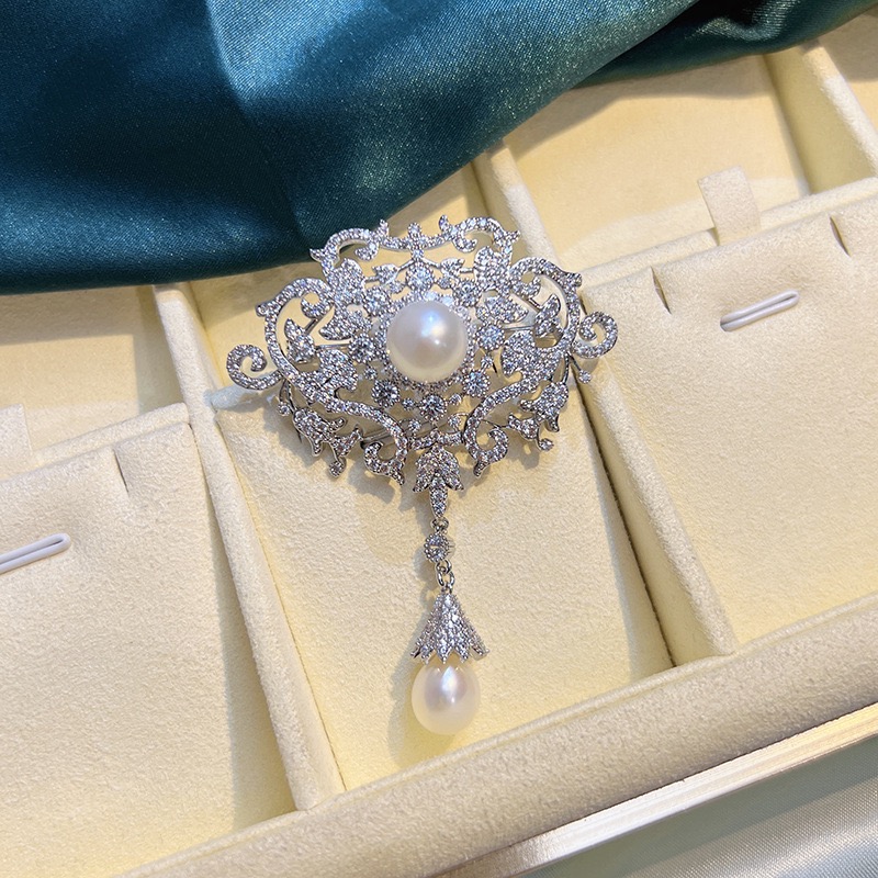 高级感微镶锆石皇冠珍珠胸针女
