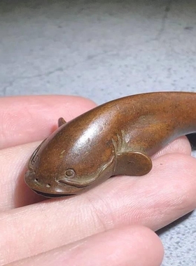 古玩铜器小鲶鱼年年有余茶宠桌面趣味摆件文房镇纸文镇装饰摆件