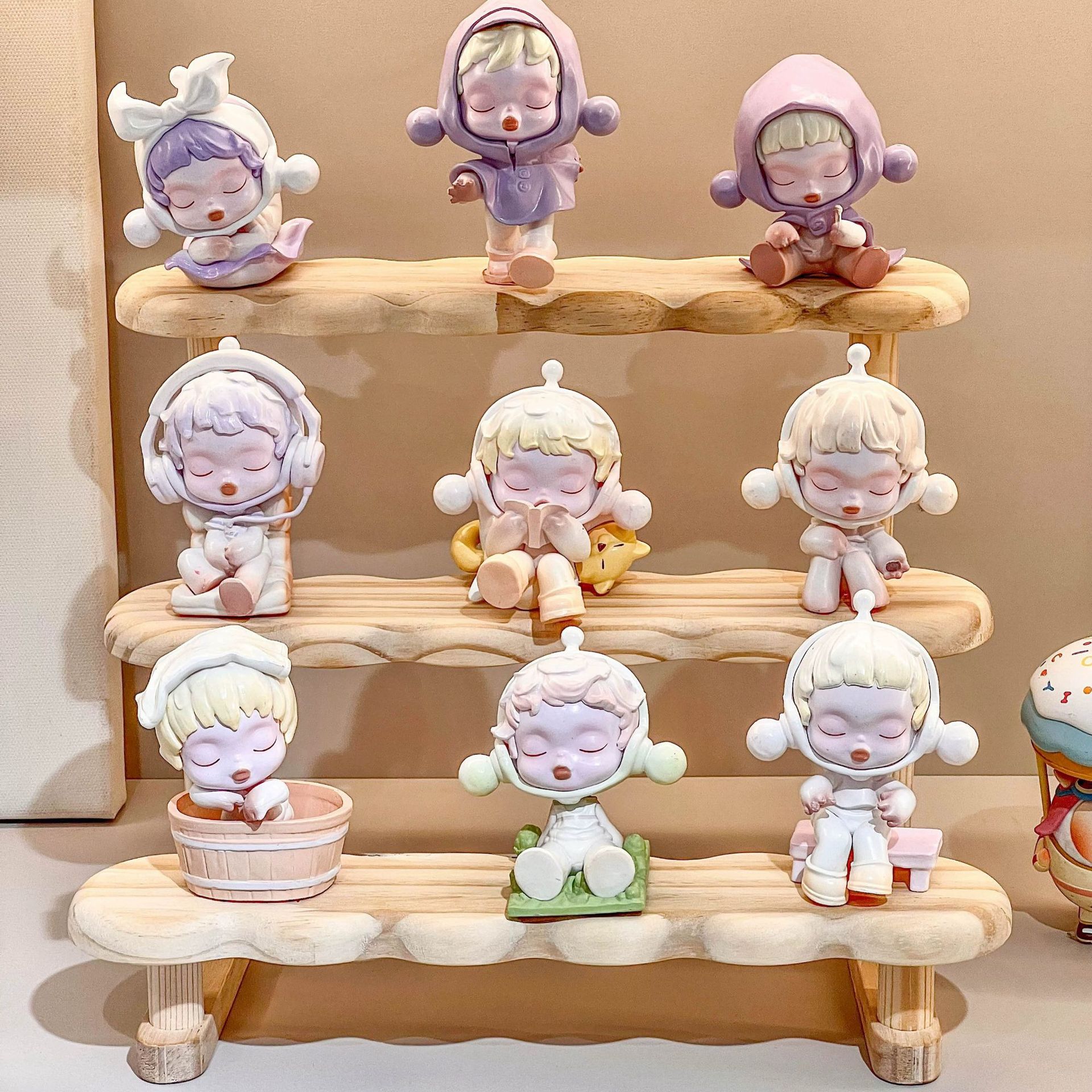 盲盒收纳展示架木质阶梯
