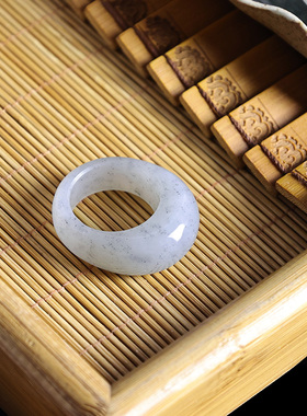 玉缘和田玉新疆和田青花籽戒指玉质细腻油性足内直径18mm造型别致