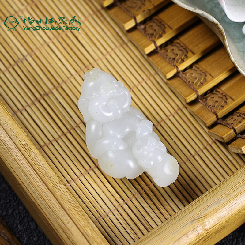 玉缘天然和田玉新疆白玉籽料生肖猪挂件吊坠油润细腻扬州玉器厂