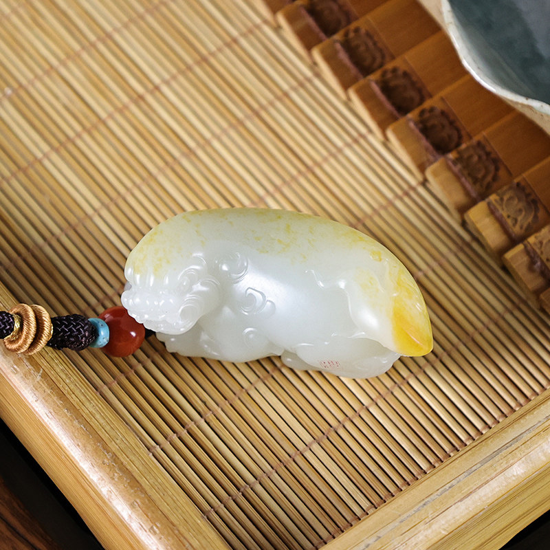 玉缘和田玉新疆和田白玉籽料貔貅吊坠玉质细腻油润白度好洒金皮