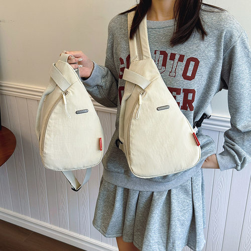 2025新款胸包休闲运动旅行通勤挎包男女大容量单肩斜挎小背包简约