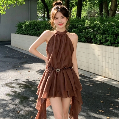 韩系设计感气质无袖挂脖连衣裙女夏季法式收腰不规则度假风长裙子