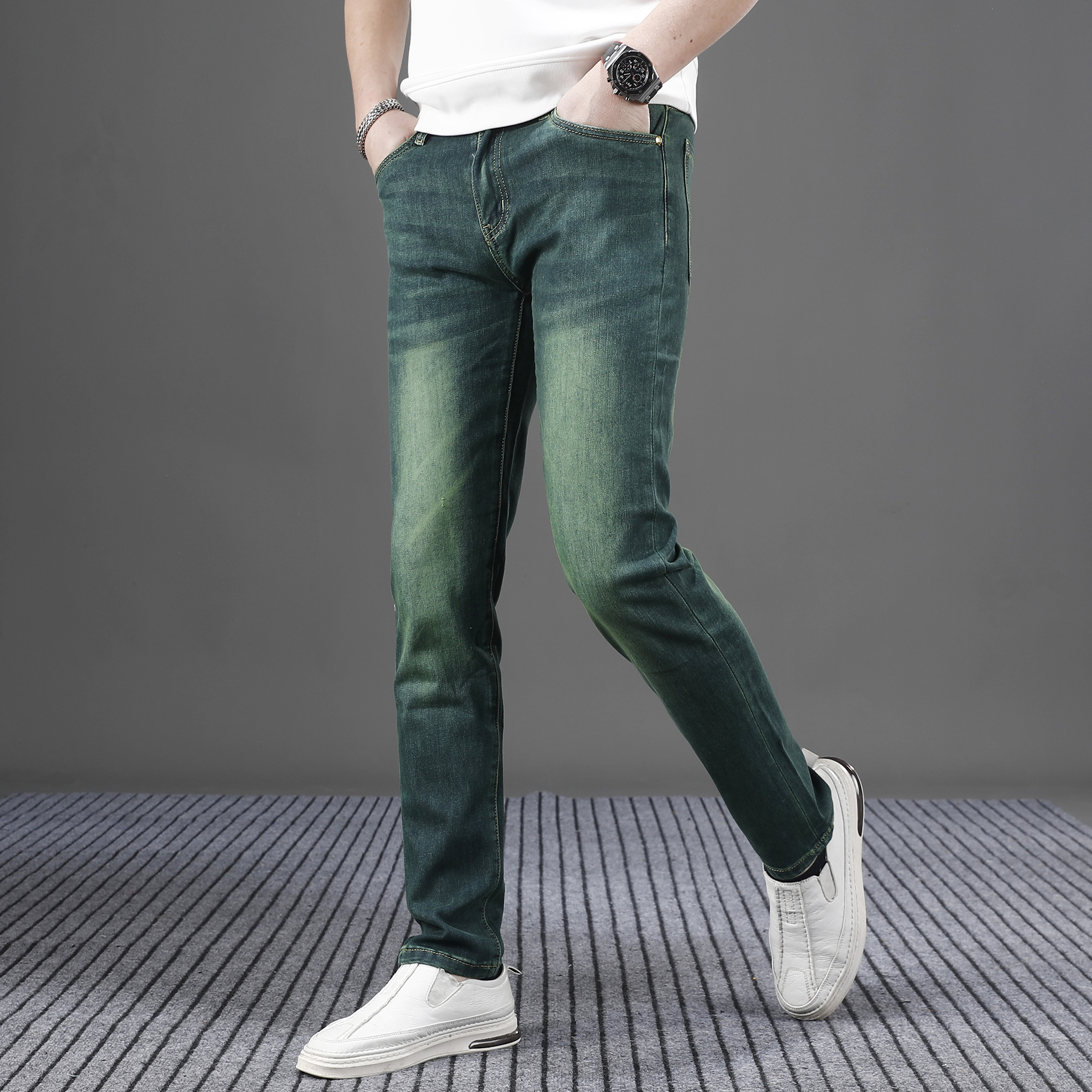 翡翠绿牛仔裤男夏季薄款韩版修身小脚男士2025新款潮流痞帅裤子