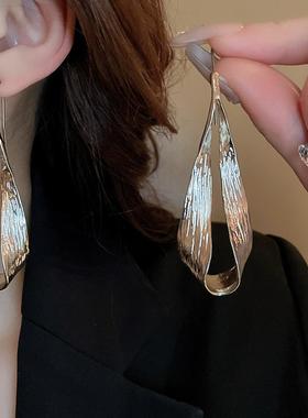 冷淡metal 感water droplet 叶子耳钩耳环exaggeration 小众气质