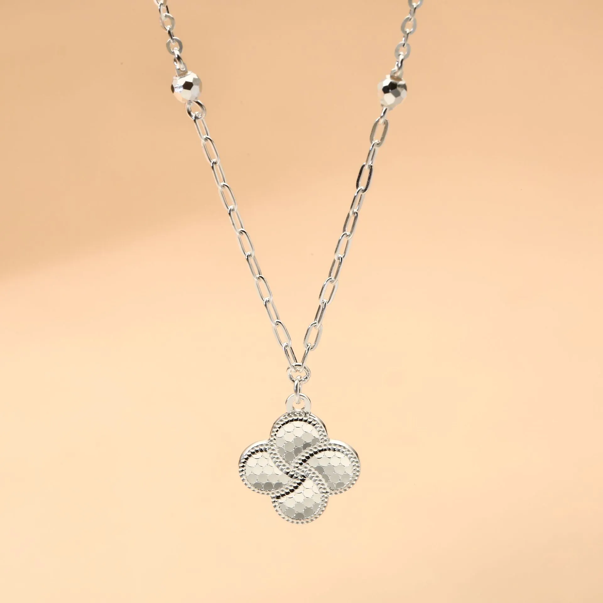 8151号足银999.9碎冰冰双镭射珠四叶草流苏项链银色龙鳞项链吊坠