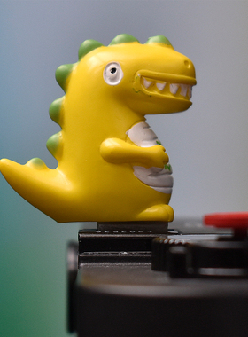 黄色小鳄鱼呆萌巨齿鳄鱼怪创意卡通恐鳄闪光灯座保护盖防尘盖包邮