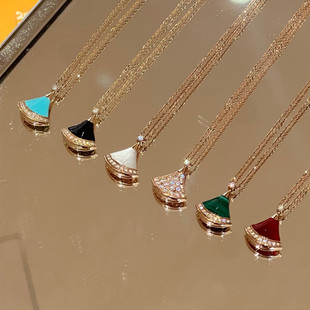 白贝母小扇形项链女18K红玉髓镶满钻大裙子锁骨链V金不掉色送礼物