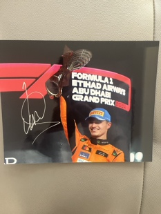 诺里斯亲笔签名十寸大照片 F1车手