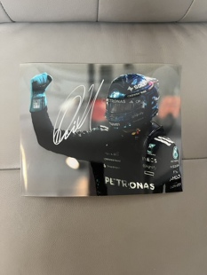 乔治拉塞尔亲笔签名十寸大照片  奔驰车手