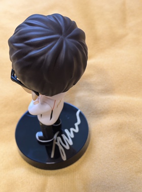 Faker亲笔签名冠军手办玩偶