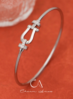 s925银经典款简约半钻马蹄扣手镯