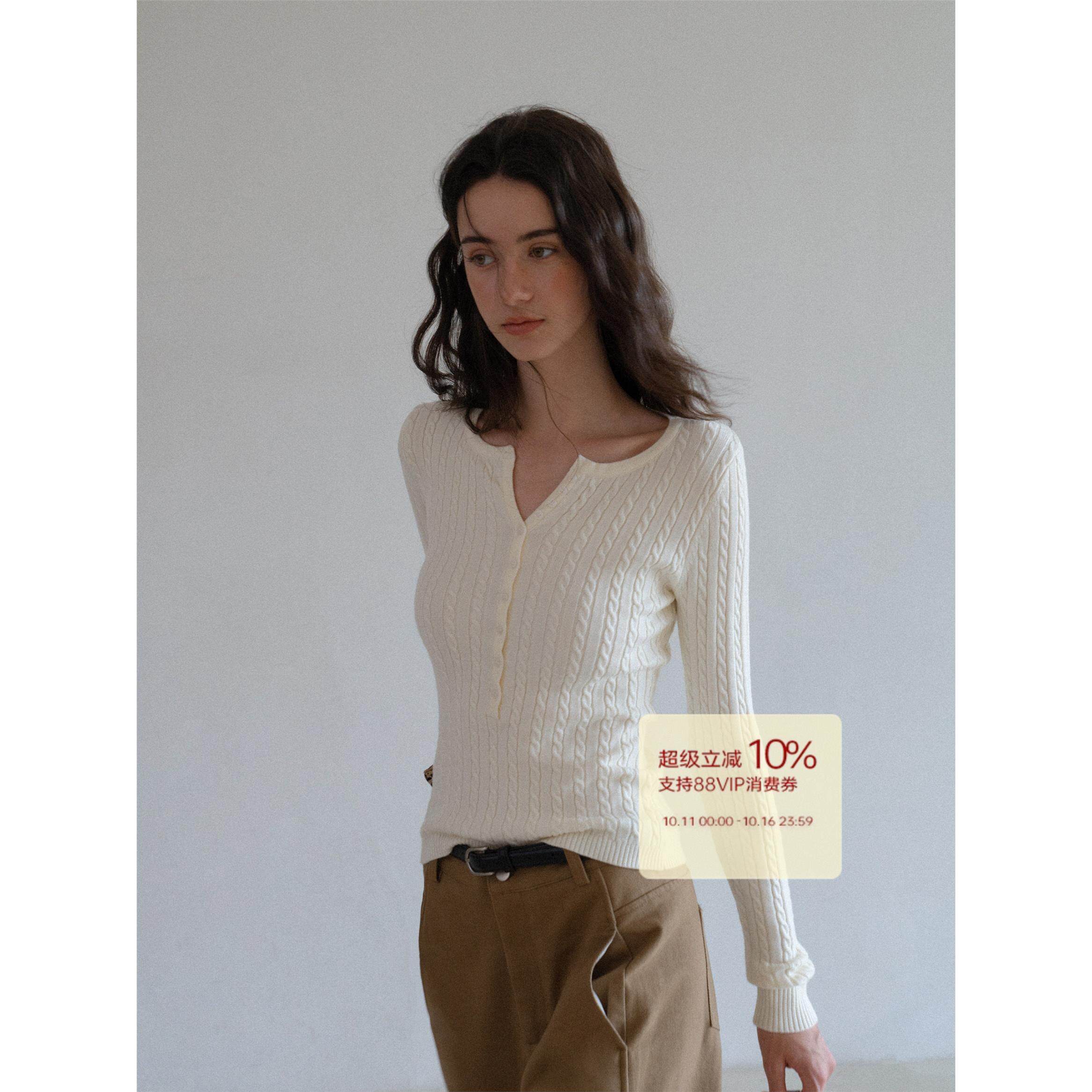 EGGKA杏色v领麻花长袖针织衫女秋冬修身气质显瘦打底通勤休闲上衣