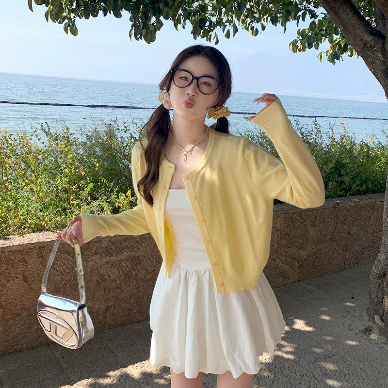 苏三三鹅黄色开 衫女春秋2025新款外搭早秋晒今年流行的针织外套 - 实物图