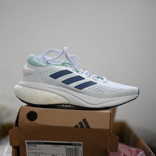 阿迪达斯女子Supernova2跑鞋